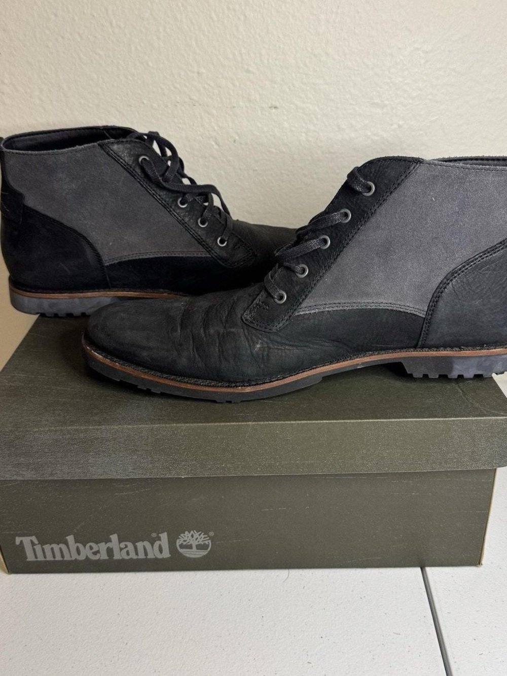 Timberland Men's Black and Charcoal Lace-Up Chukka Boots